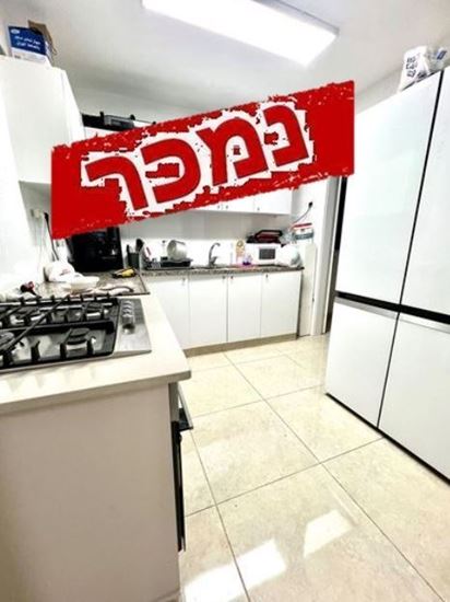 תמונה של למכירה דירת 3.5 חדרים משופצת