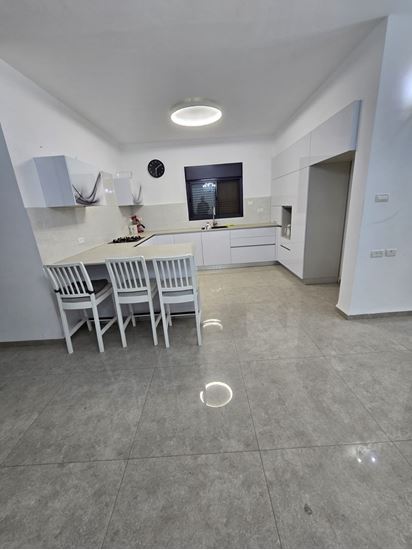 תמונה של למכירה בקרית ביאליק הותיקה דירת 4 חדרים חדישה!