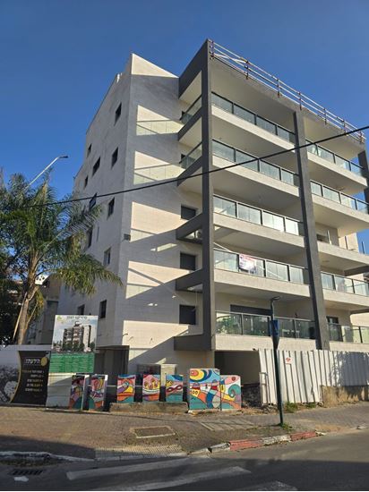 תמונה של למכירה בקרית ביאליק הותיקה דירת 5 חדרים עם מעלית ממד ומרפסת!