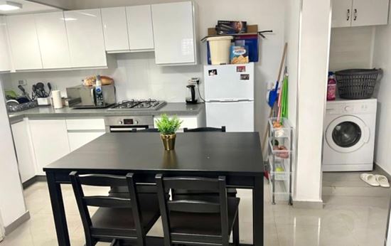 תמונה של דירת 3 חד׳ קרקע משופצת פינוי בינוי אברהם הלל